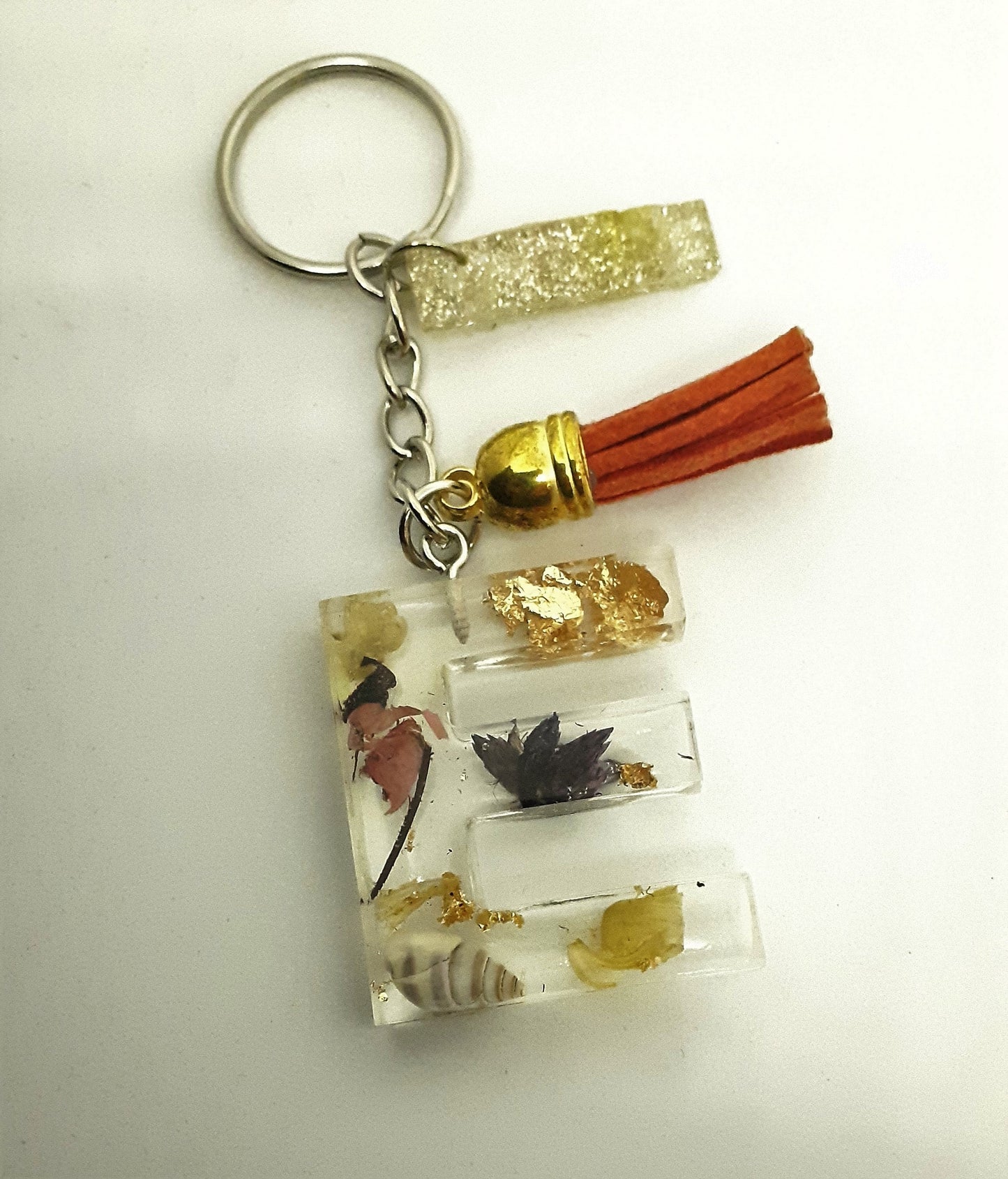 Porte-clés lettre E en résine