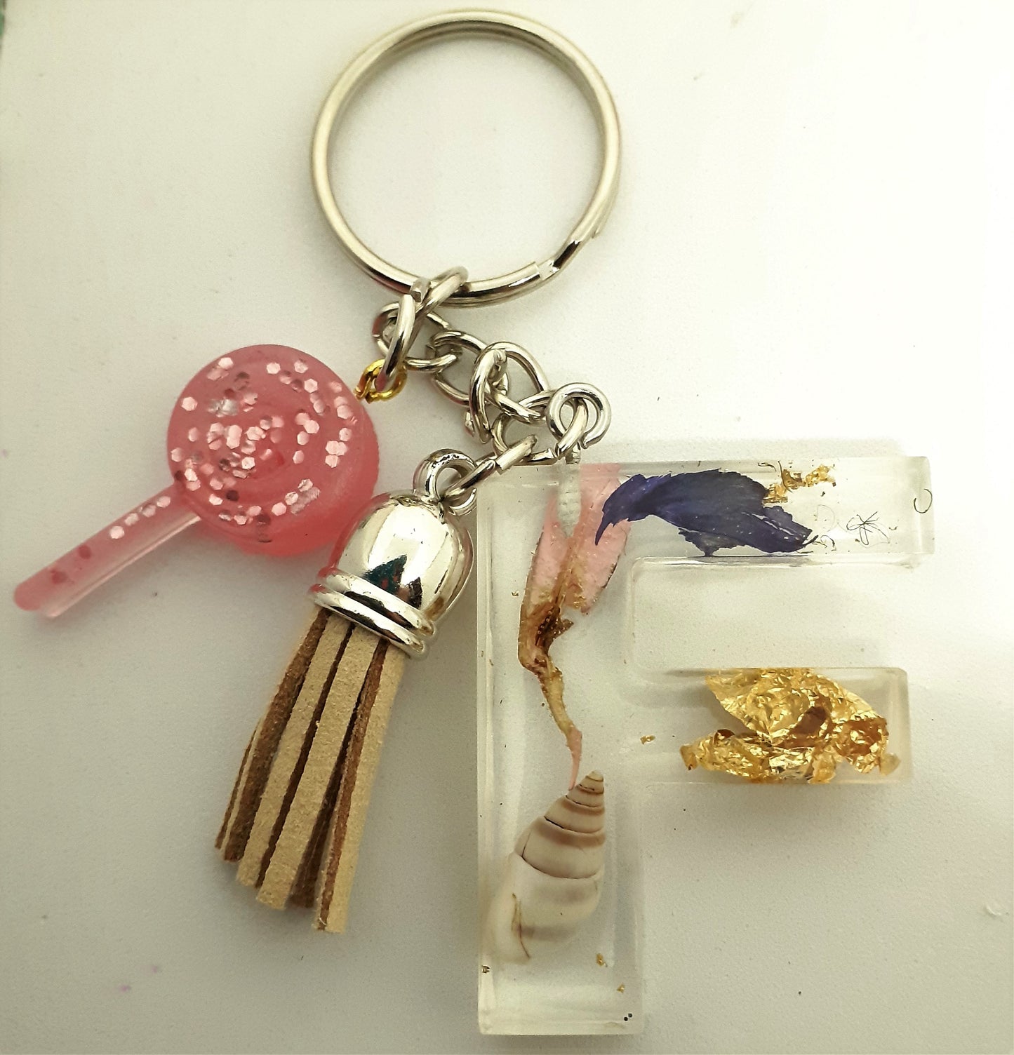 Porte-clés lettre F en résine