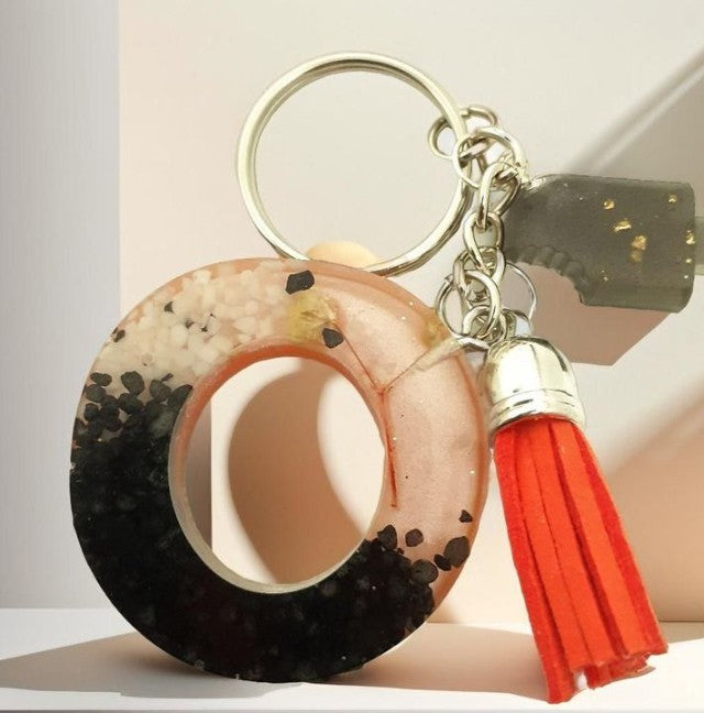 Porte-clés lettre O en résine