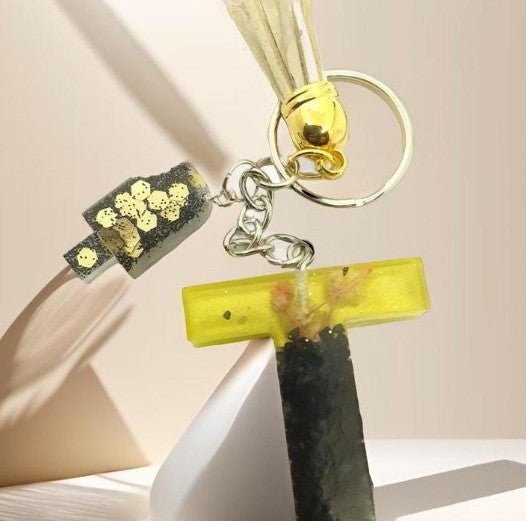 Porte-clés lettre T en résine