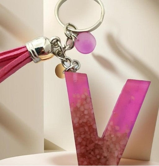 Porte-clés lettre V en résine