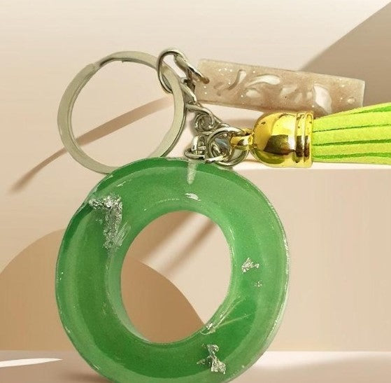 Porte-clés lettre O en résine