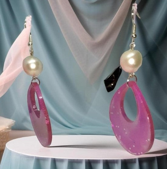 Ines Boucle d'oreille en résine pièce unique fait main
