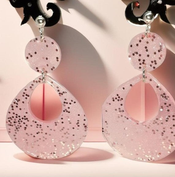 Ines Boucle d'oreille en résine pièce unique fait main