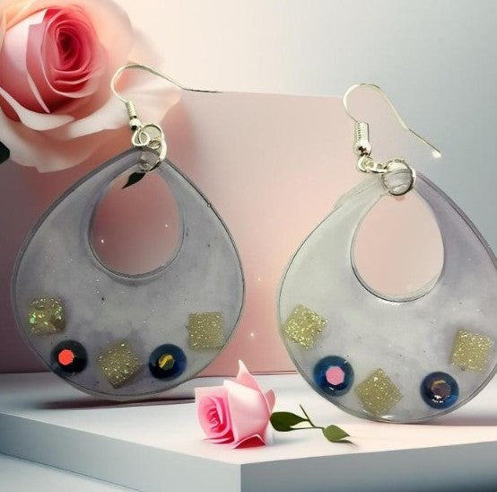 Ines Boucle d'oreille en résine pièce unique fait main