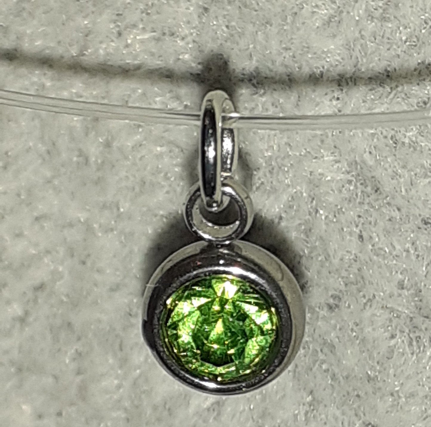 Collier couleur de la pierre d'Aout